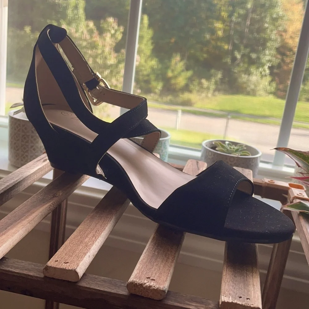 Black heeled sandals